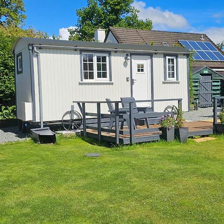 Small Cozy Shepherd Hut 20 By 7 Feet With Boxed In High Double Bed Balmacara Ngoại thất bức ảnh