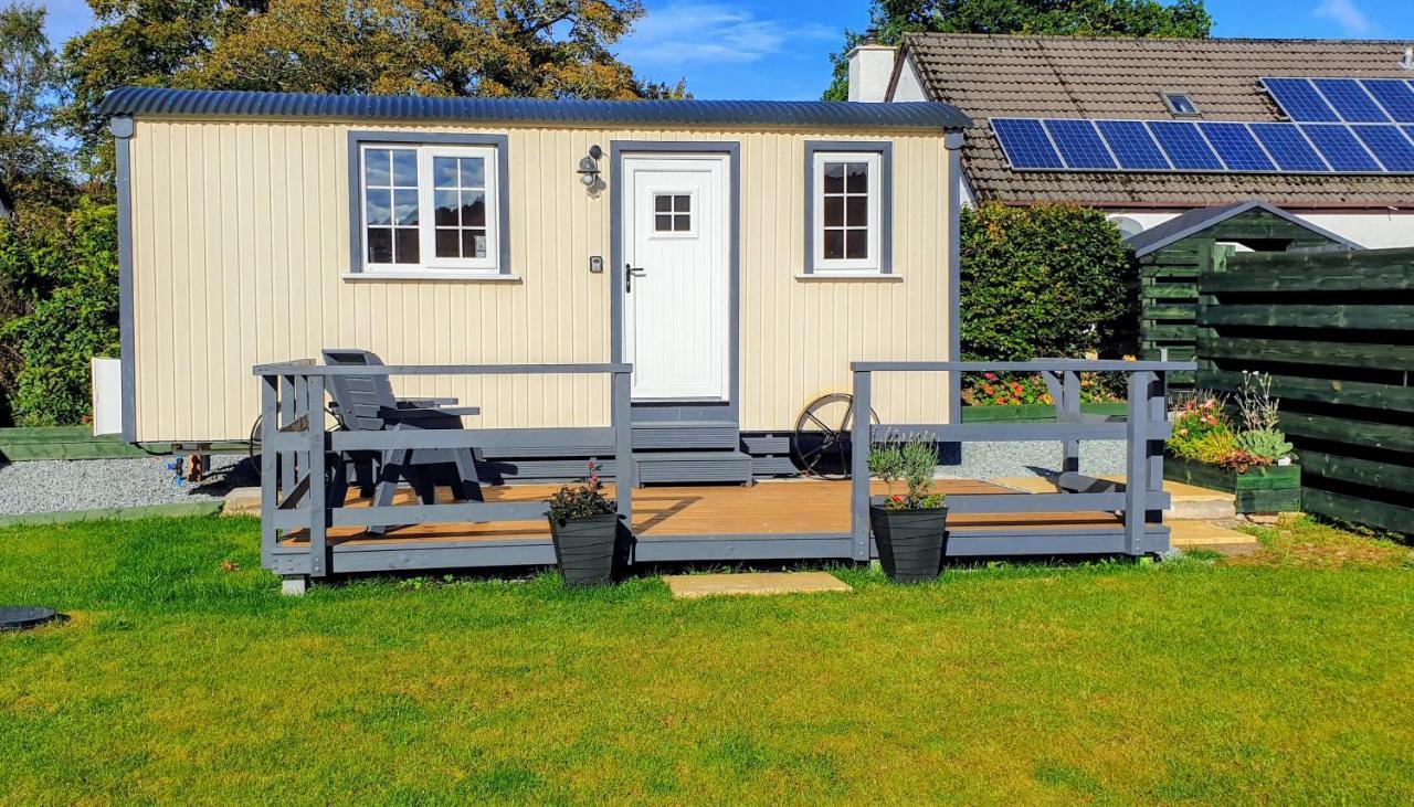 Small Cozy Shepherd Hut 20 By 7 Feet With Boxed In High Double Bed Balmacara Ngoại thất bức ảnh
