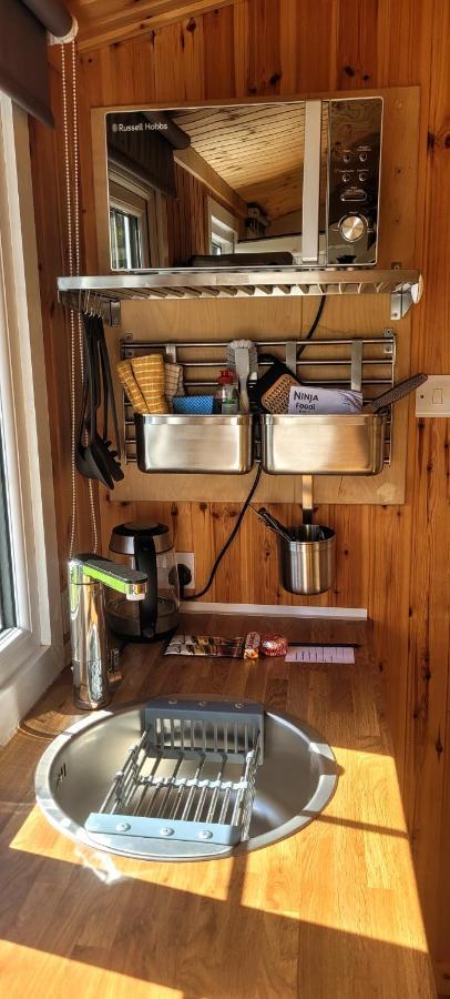 Small Cozy Shepherd Hut 20 By 7 Feet With Boxed In High Double Bed Balmacara Ngoại thất bức ảnh